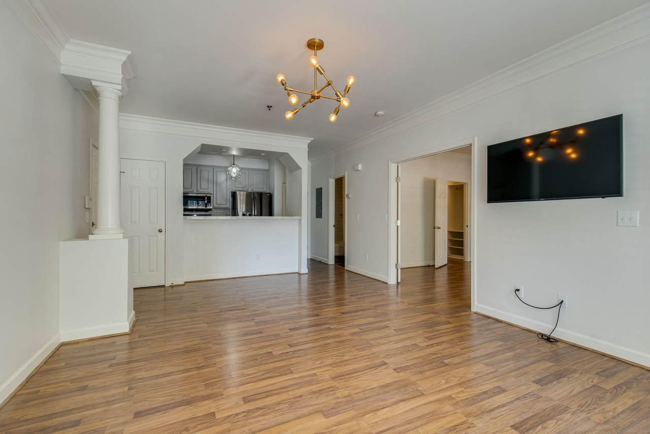 2304 Elliott Ave - Photo 1