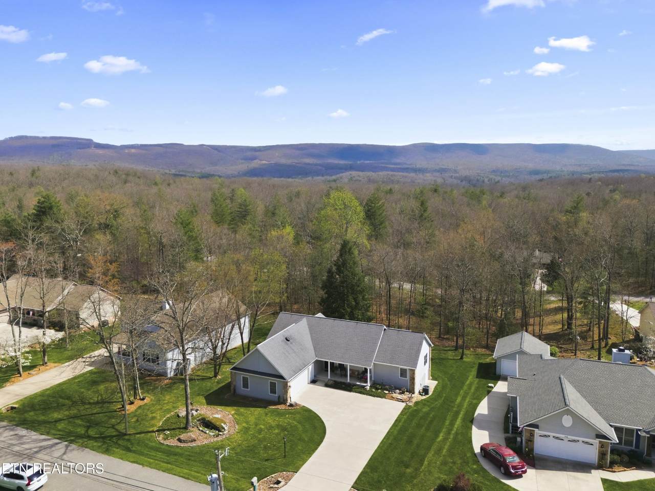 114 Windsor Rd - Photo 1