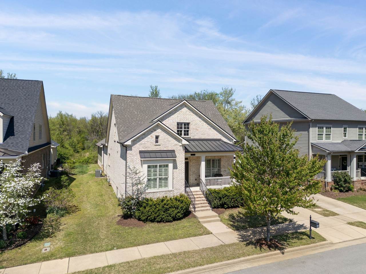 804 Charming Ct - Photo 1