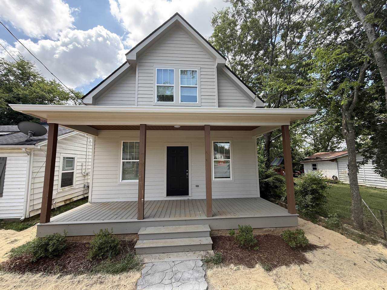 210 Burdock St - Photo 1