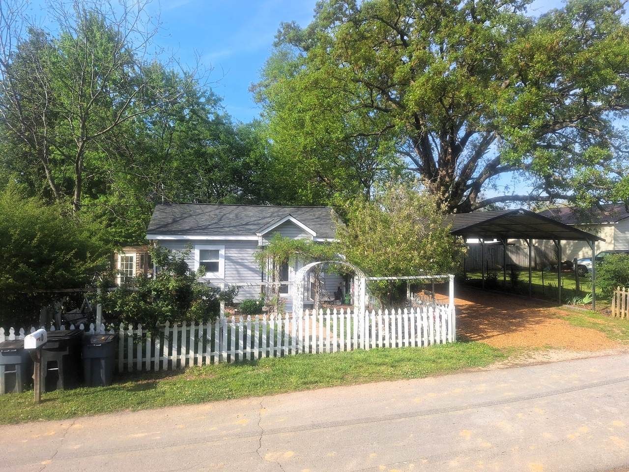 108 Weaver St - Photo 1
