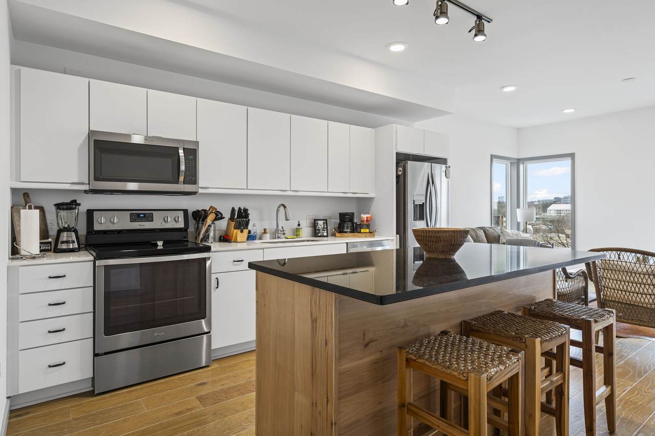 400 Herron Dr - Photo 1