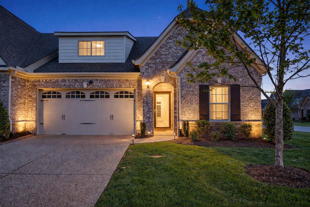 1386 Whispering Oaks Dr - Photo 1