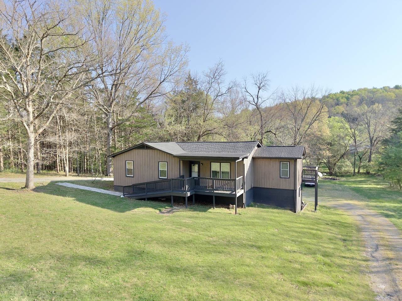 411 Tanglewood Dr - Photo 1