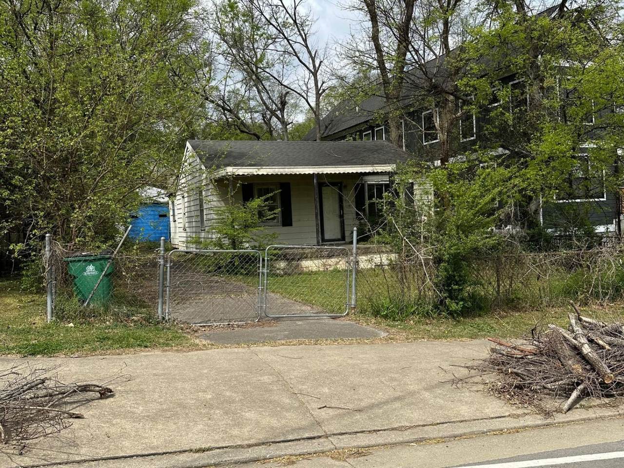620 S 14th St - Photo 1