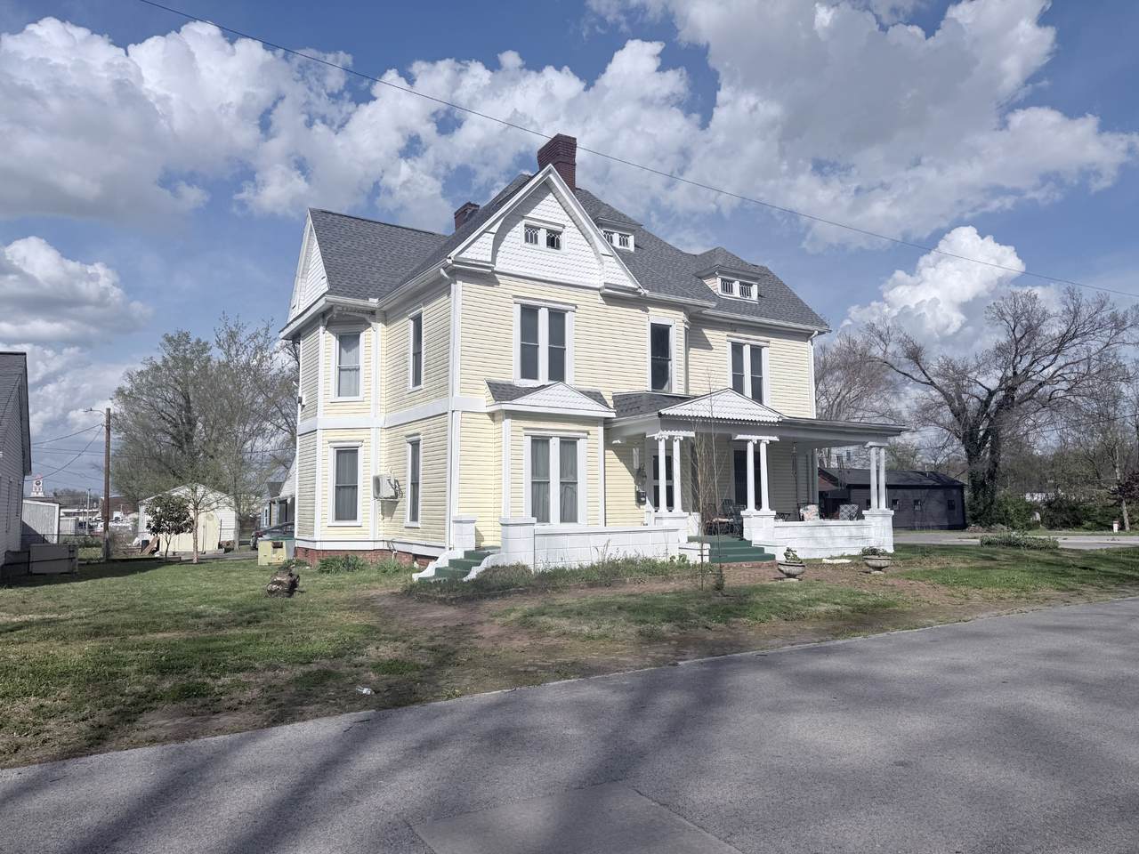 314 E 16th St - Photo 1