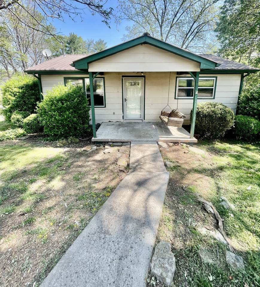 137 Kenmore Ave - Photo 1