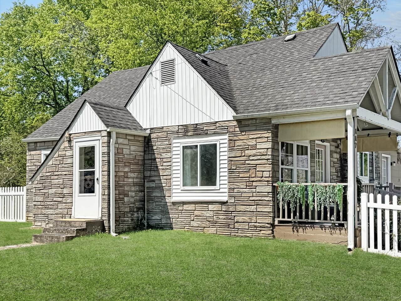 117 Cedar St - Photo 1