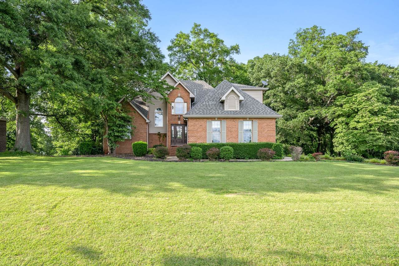 208 Loop Dr - Photo 1