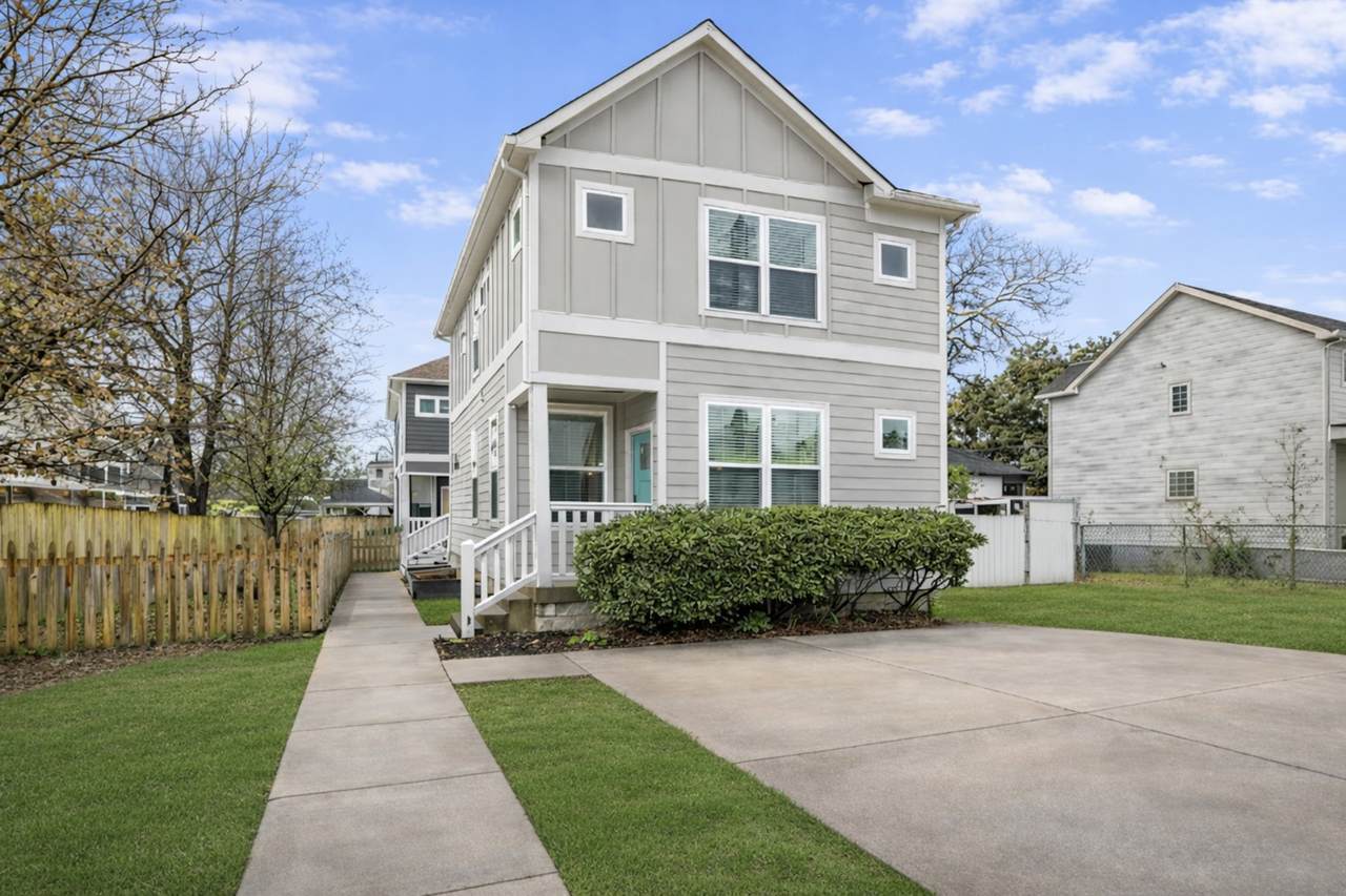 1927 14th Ave - Photo 1
