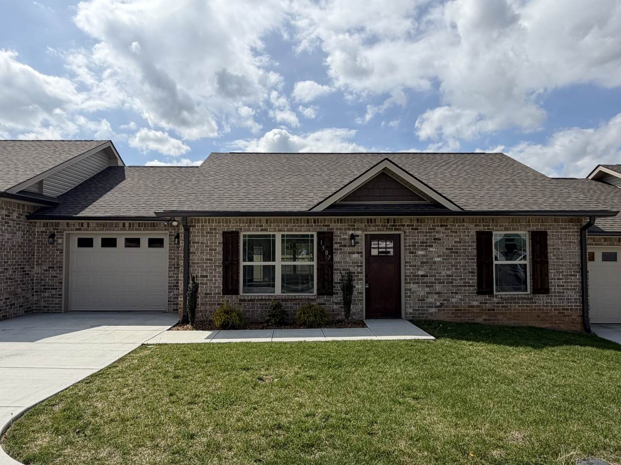1505 Green Ln - Photo 1
