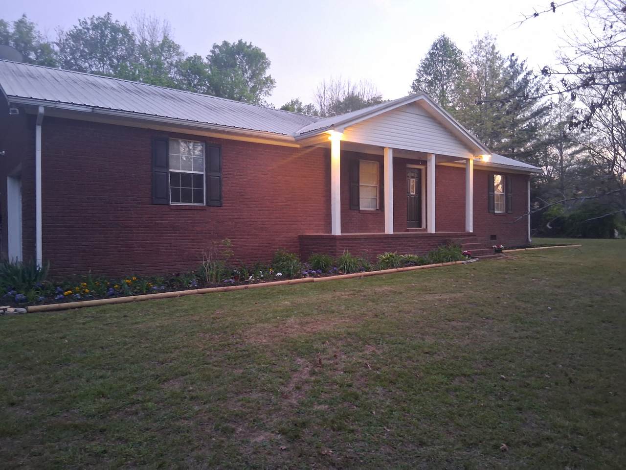 547 Busby Rd - Photo 1