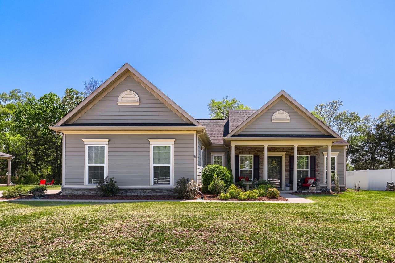 2432 Parkwood Dr - Photo 1