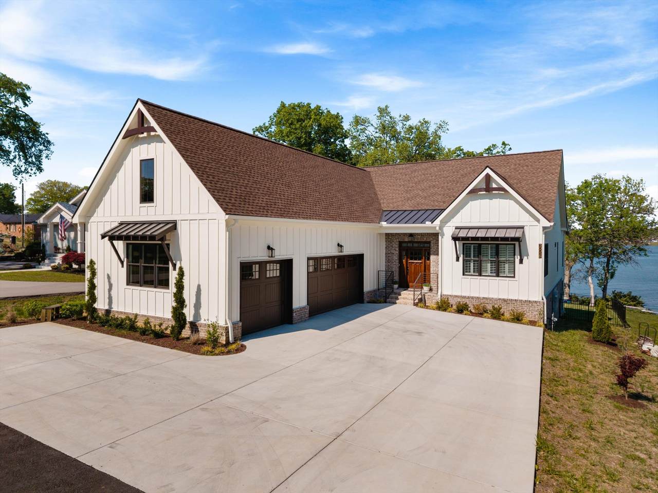 3005 Lakeshore Dr - Photo 1
