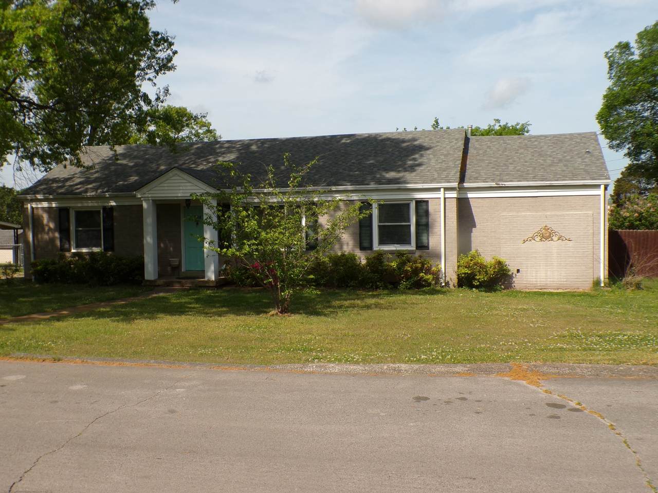 208 Armory Dr - Photo 1