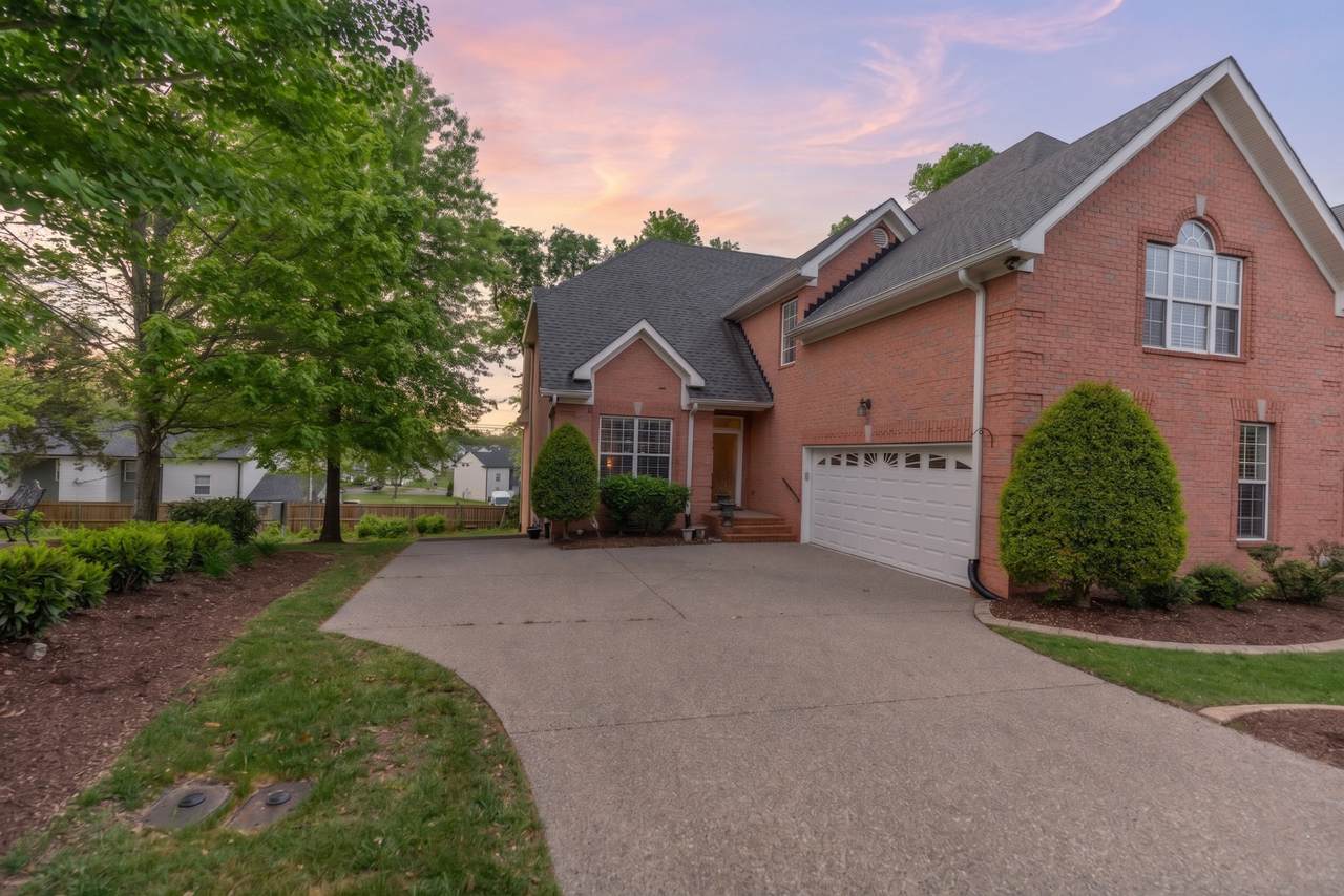 131 Belmont Cir - Photo 1