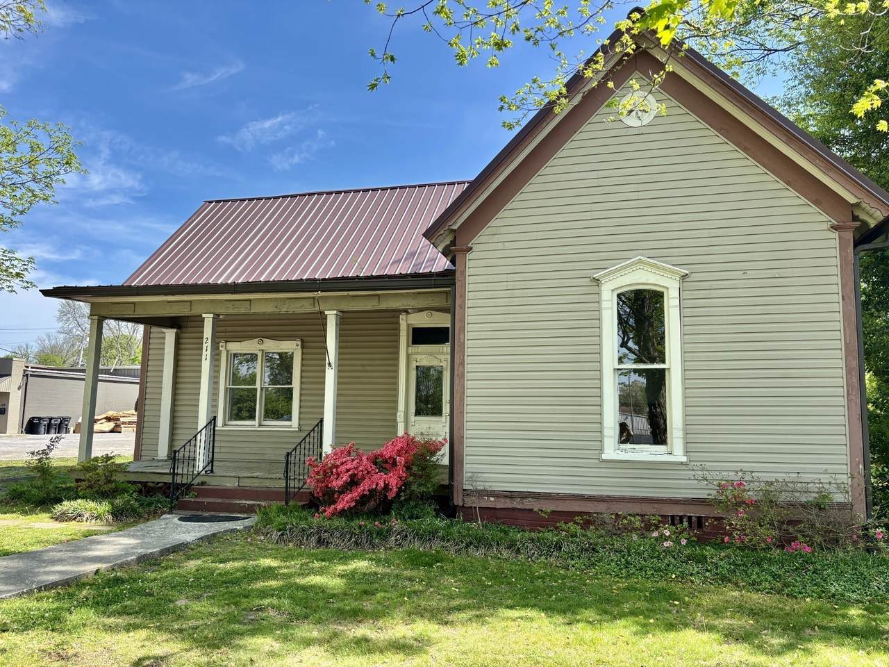 211 Se Atlantic St - Photo 1