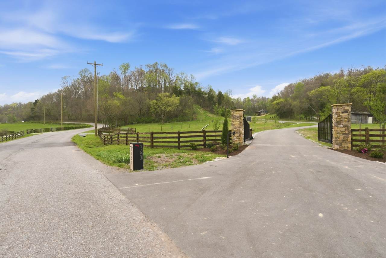 https://bt-photos.global.ssl.fastly.net/nashville/orig_boomver_1_RTC3177995-1.jpg