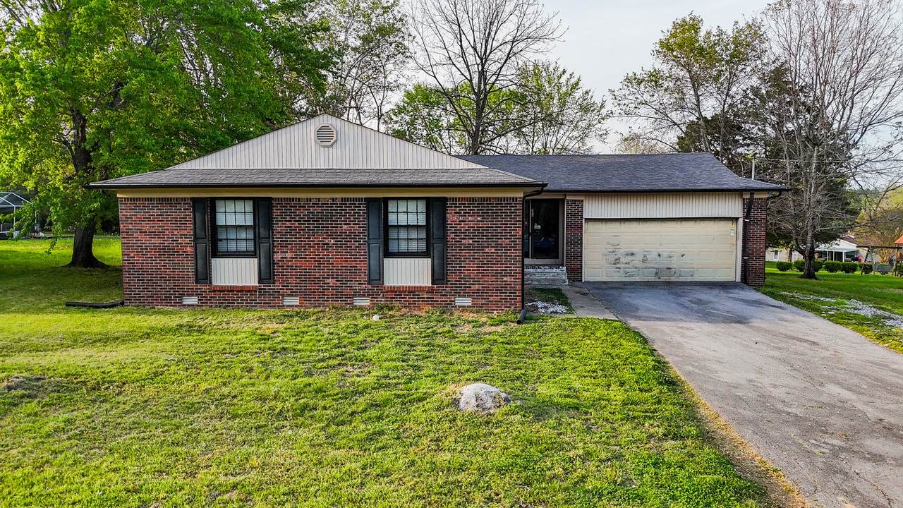 206 Hilltop Dr - Photo 1