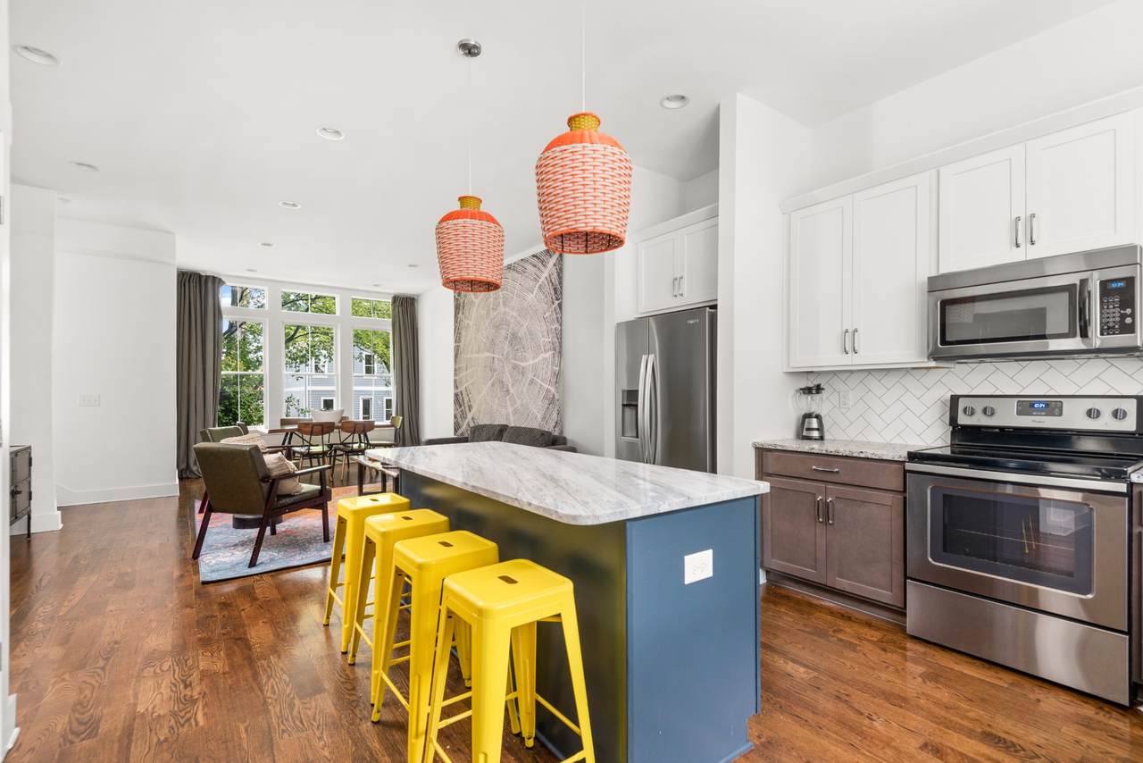 1027 E Trinity Ln - Photo 1