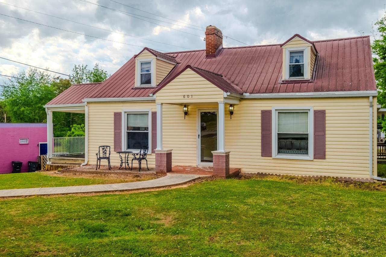 601 N Spring St - Photo 1