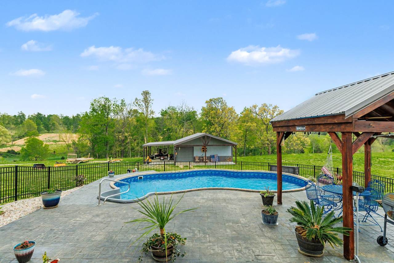 1560 Fairfield Rd - Photo 1