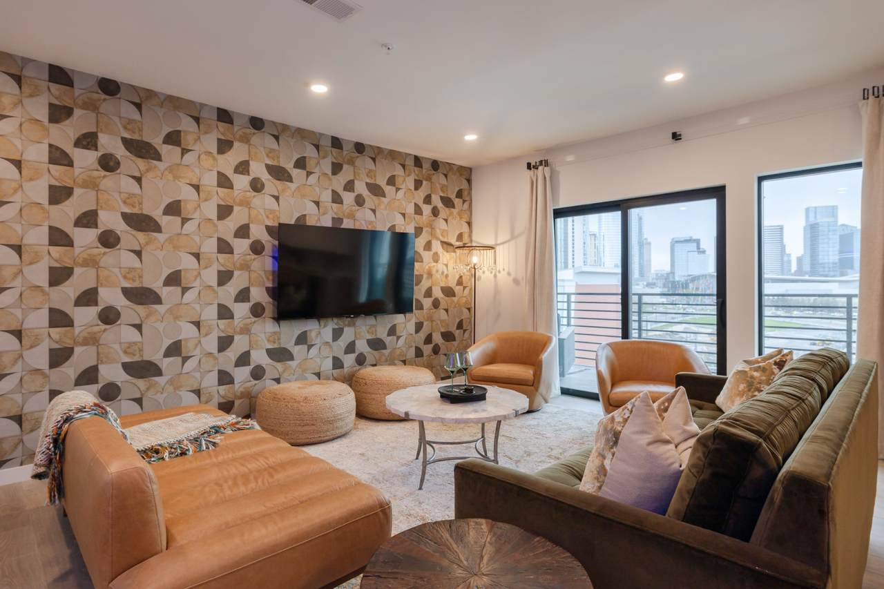 635 7th Ave - Photo 1