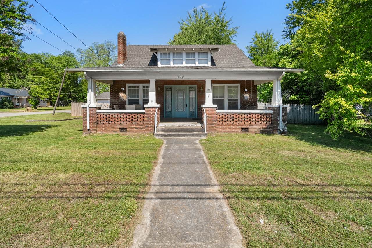 302 W Main St - Photo 1
