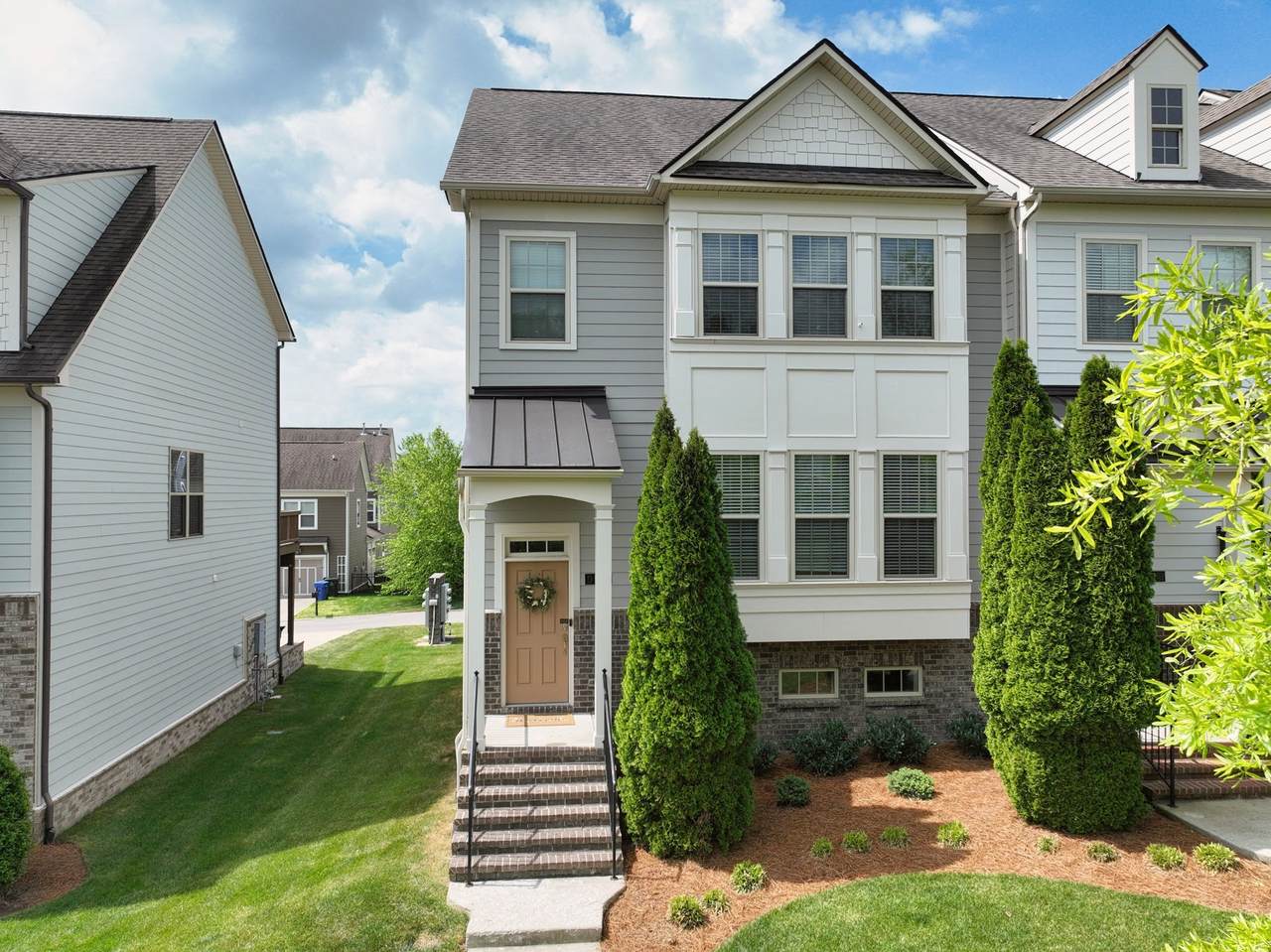 9541 Dresden Sq - Photo 1