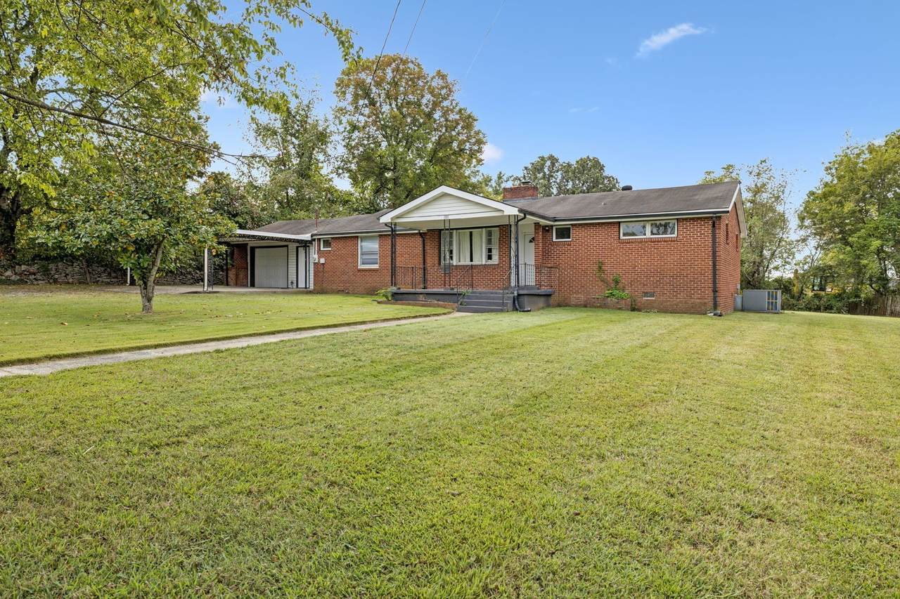 908 Carthage Hwy - Photo 1