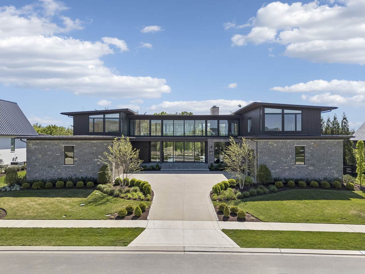 8005 Backwoods Dr - Photo 1