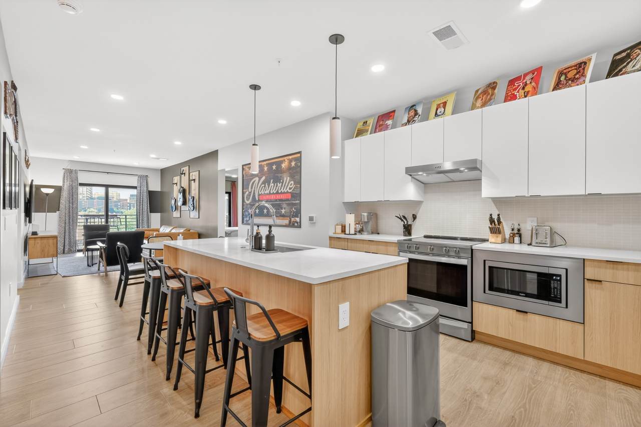 635 7th Ave - Photo 1