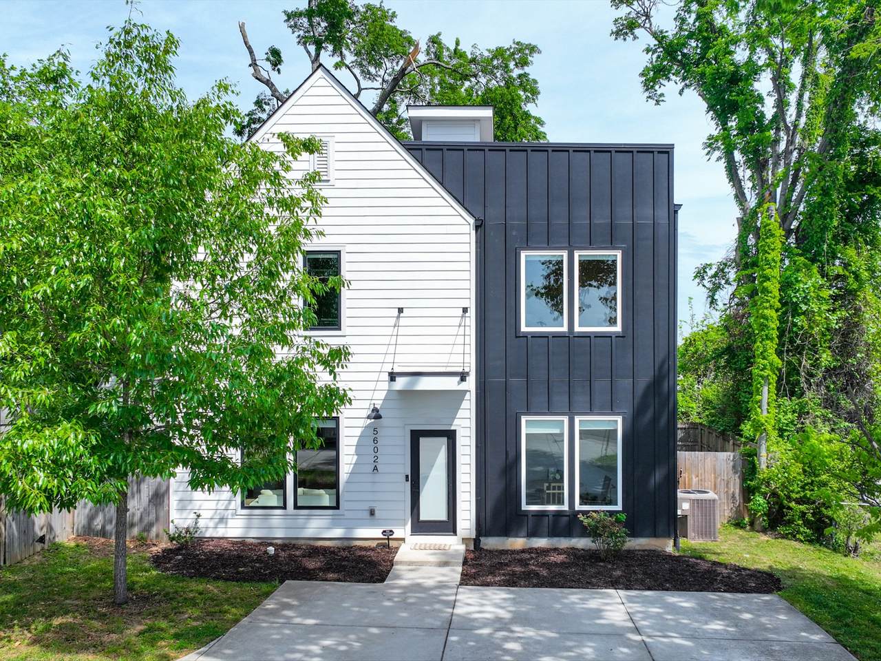 5602 Lozier St - Photo 1
