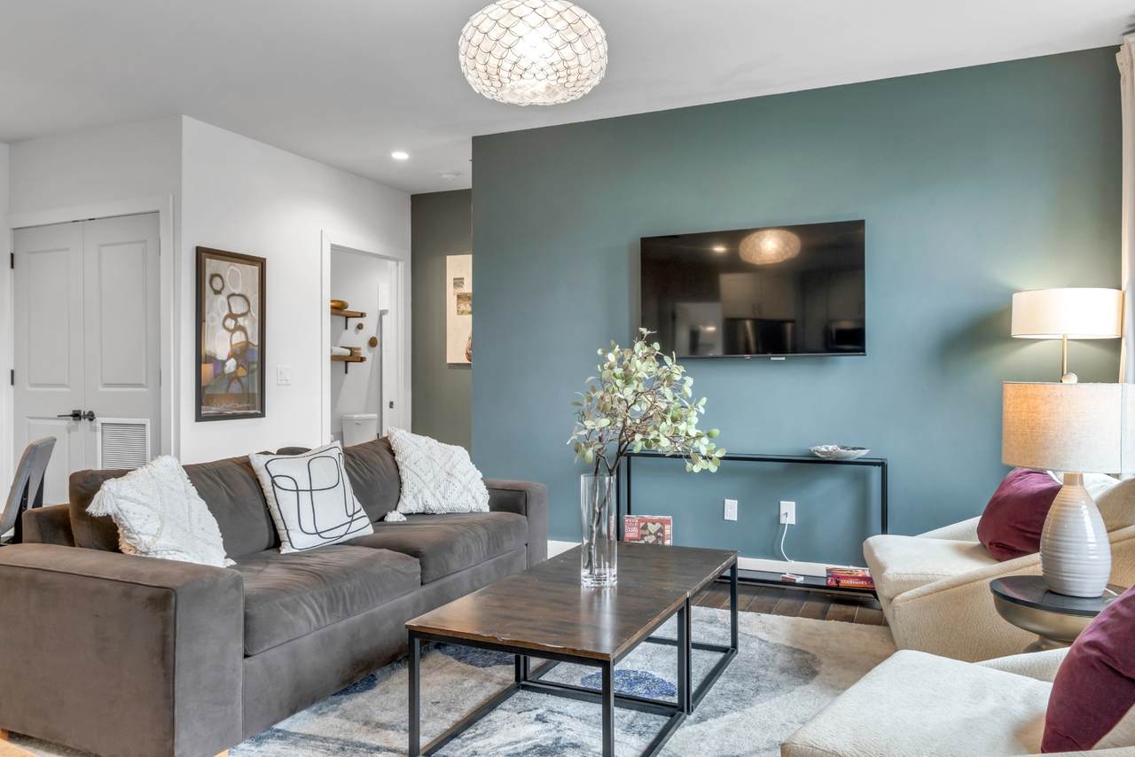 612 21st Ave - Photo 1