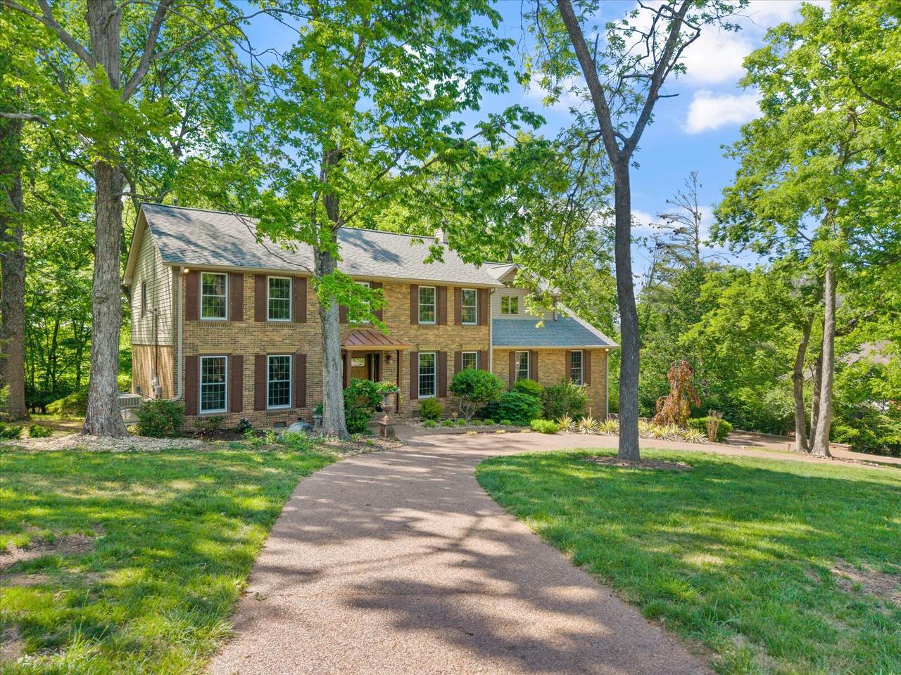 1995 Beacon Hill Dr - Photo 1