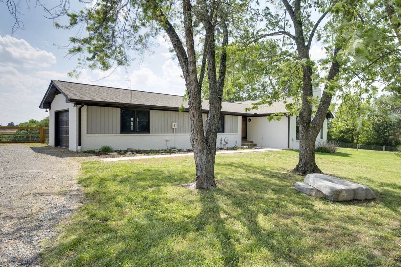 1071 Connie Dr - Photo 1