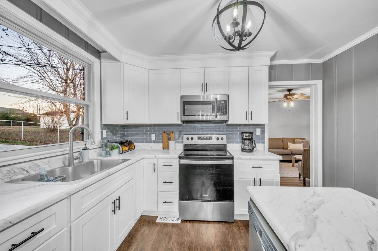 555 Ashe Ave - Photo 1