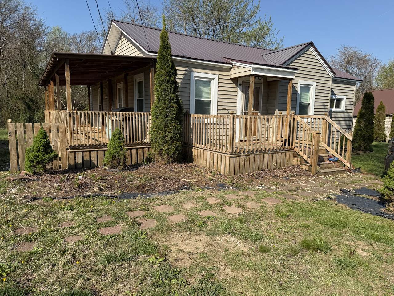 303 W Stewart Ave - Photo 1