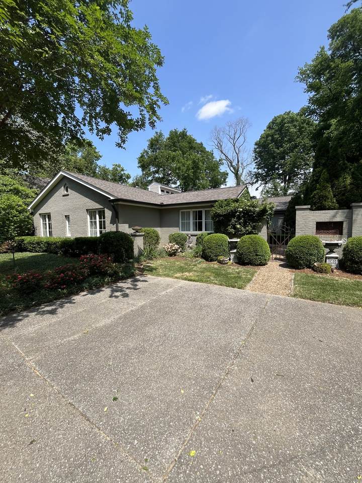 210 Battle Ave - Photo 1