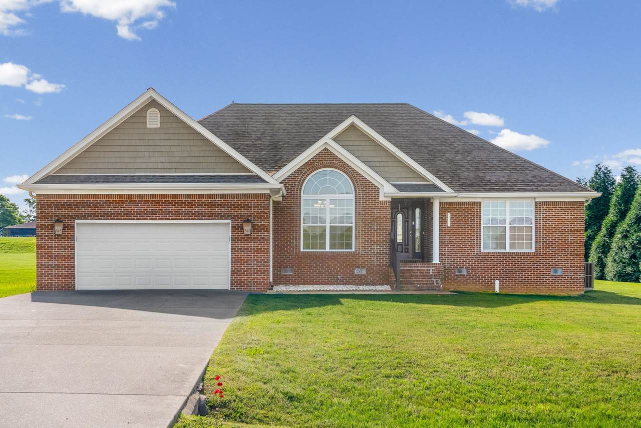 1131 Emerson Cir - Photo 1