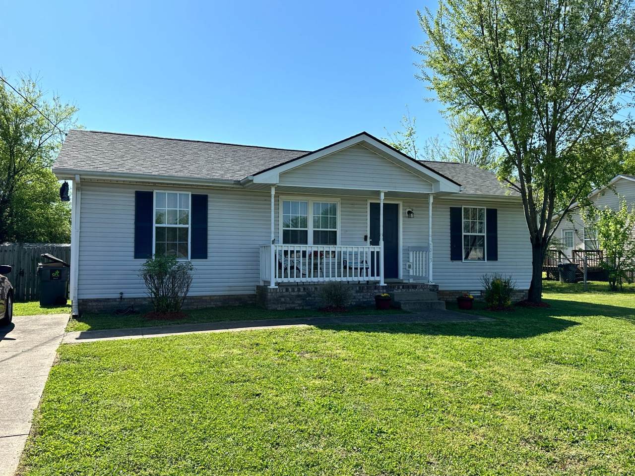 1013 Bush Ave - Photo 1