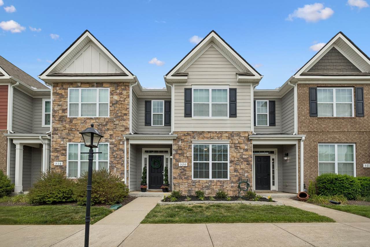 320 Manor Row - Photo 1