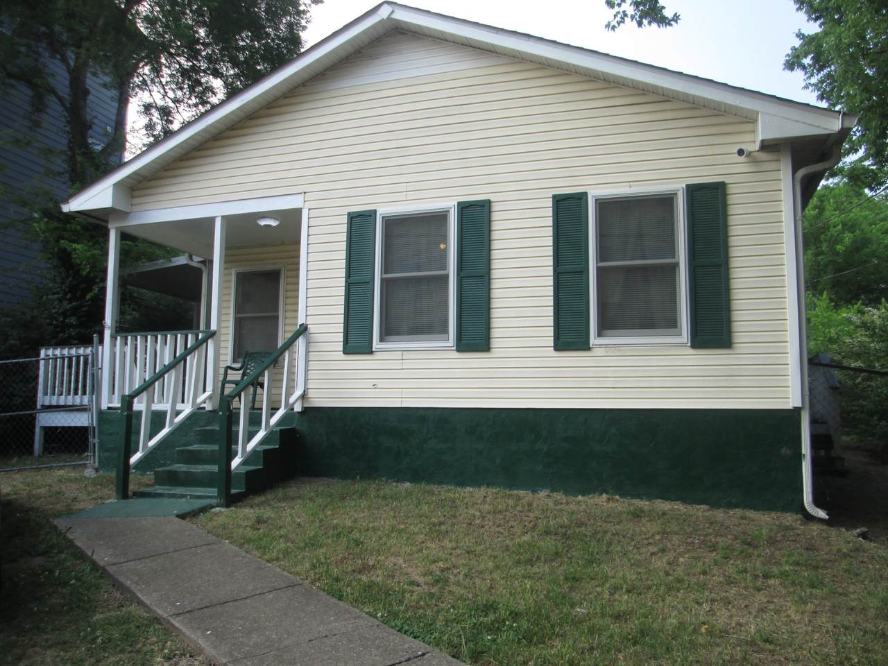 1206 Avondale Cir - Photo 1