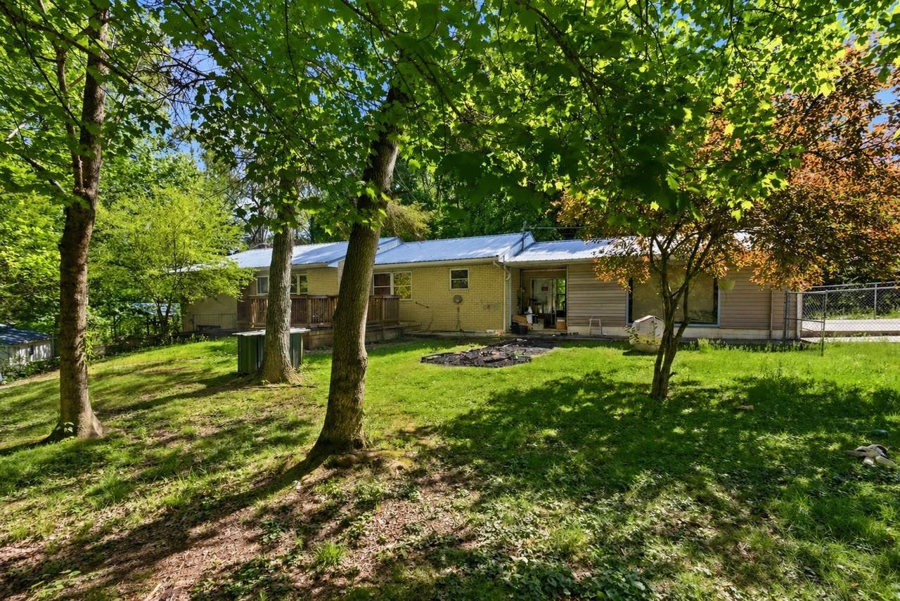 135 Peach Tree Cir - Photo 1