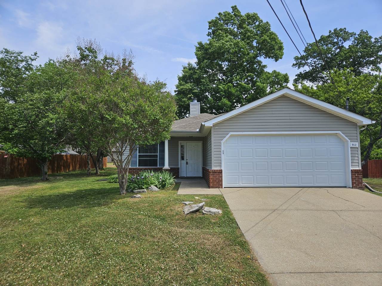 912 Seven Oaks Blvd - Photo 1