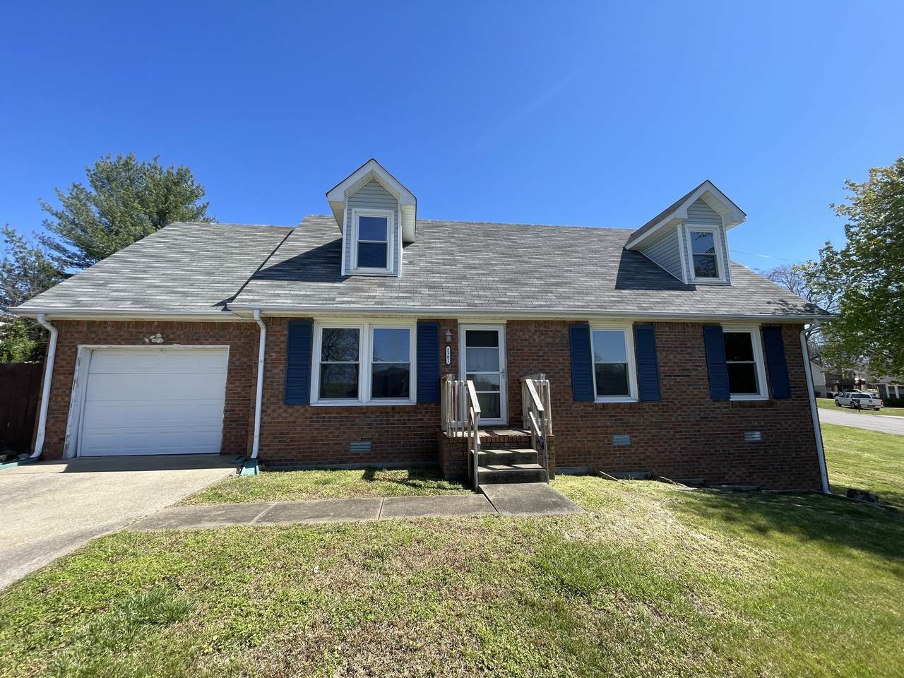 2301 Sherwood Hills Ct - Photo 1