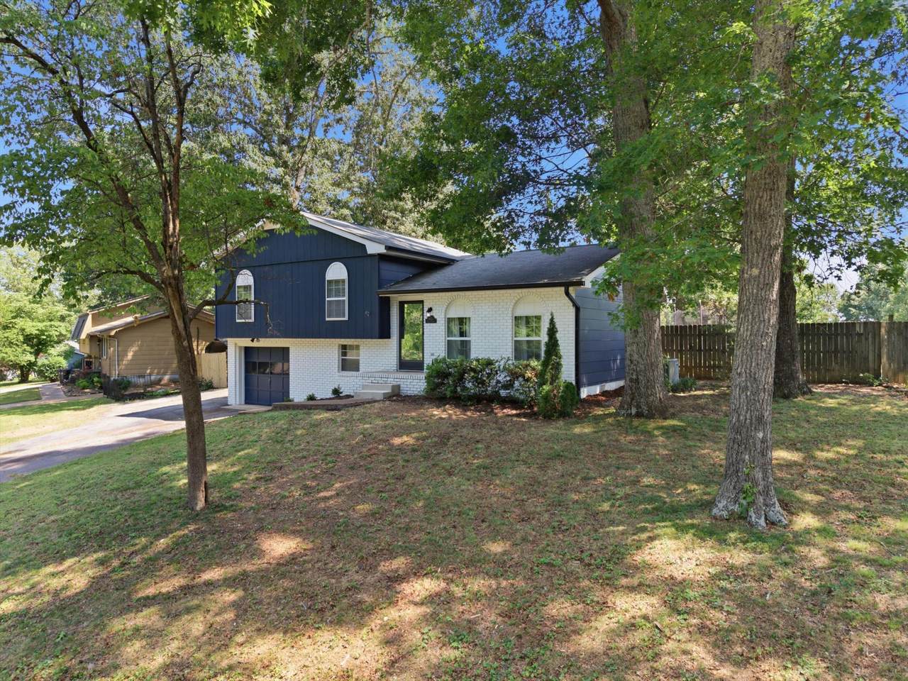 https://bt-photos.global.ssl.fastly.net/nashville/1280_boomver_1_RTC3186007-1.jpg