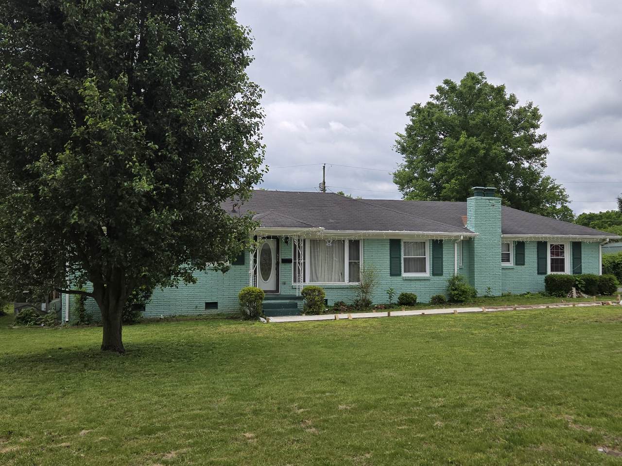 209 Hawkins Ave - Photo 1