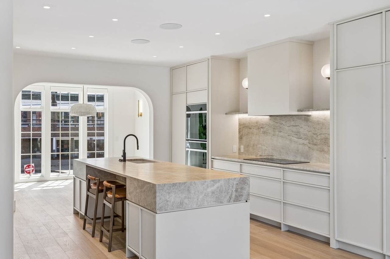 1520 Edgehill Ave - Photo 1