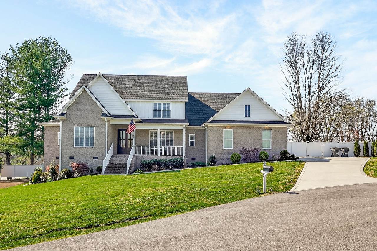 2109 Boxwood Cir - Photo 1